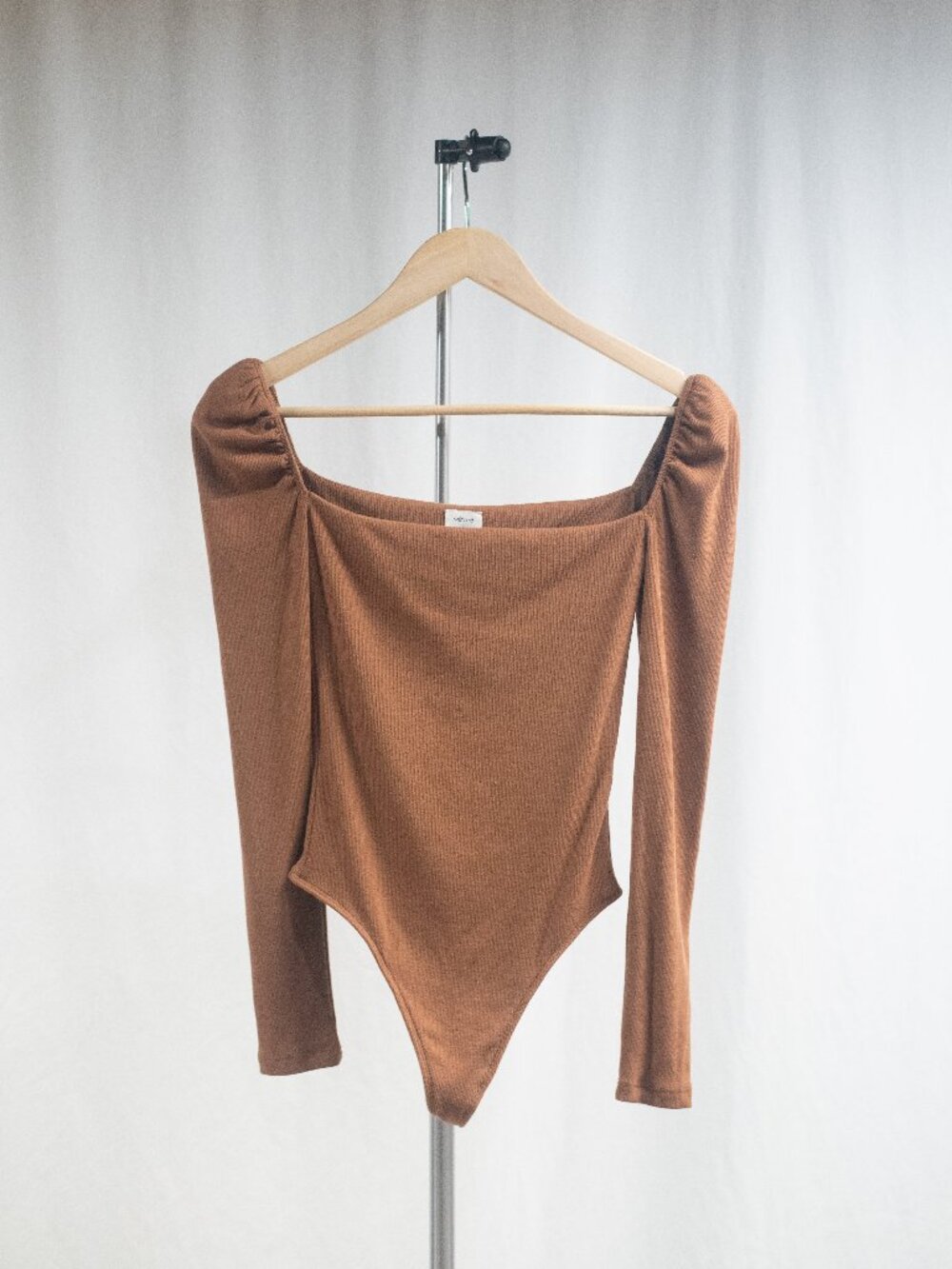 Aritzia Wilfred Contour Squareneck Longsleeve Bodysuit in Brown